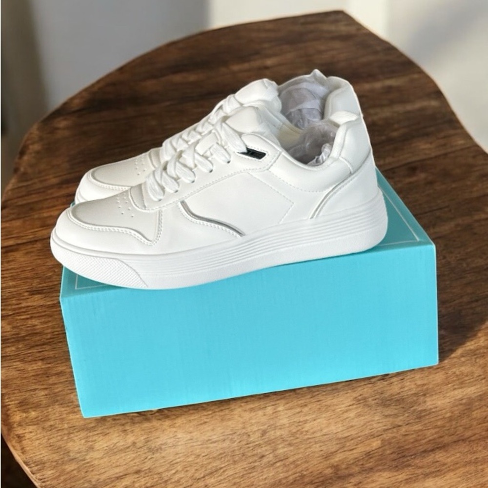 Vepose Women’s Stylish White Walking Sneakers